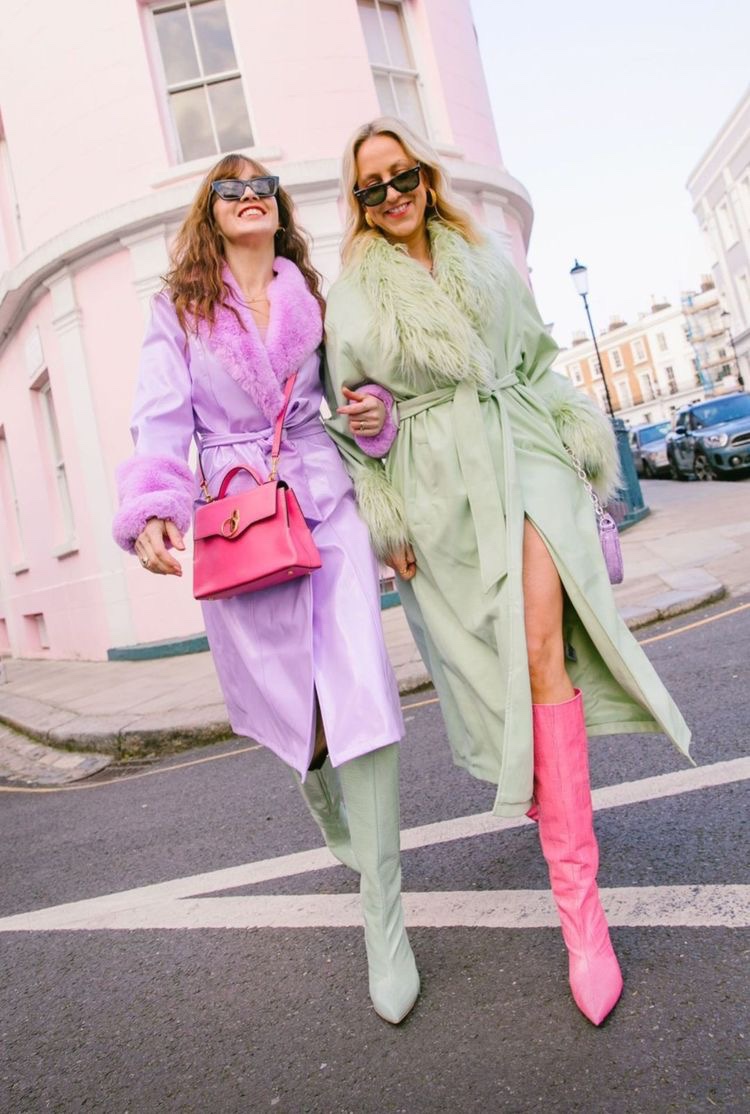 Botas coloridas: como usar a tendência mais ousada da moda com estilo