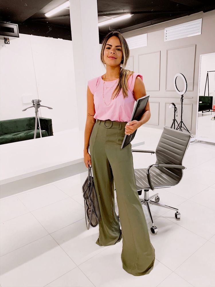 Looks com rosa claro: como usar a cor de forma elegante e moderna