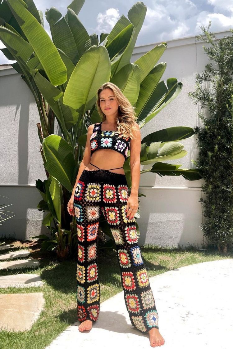 Looks com peça de crochê: como usar a tendência do handmade com estilo no dia a dia