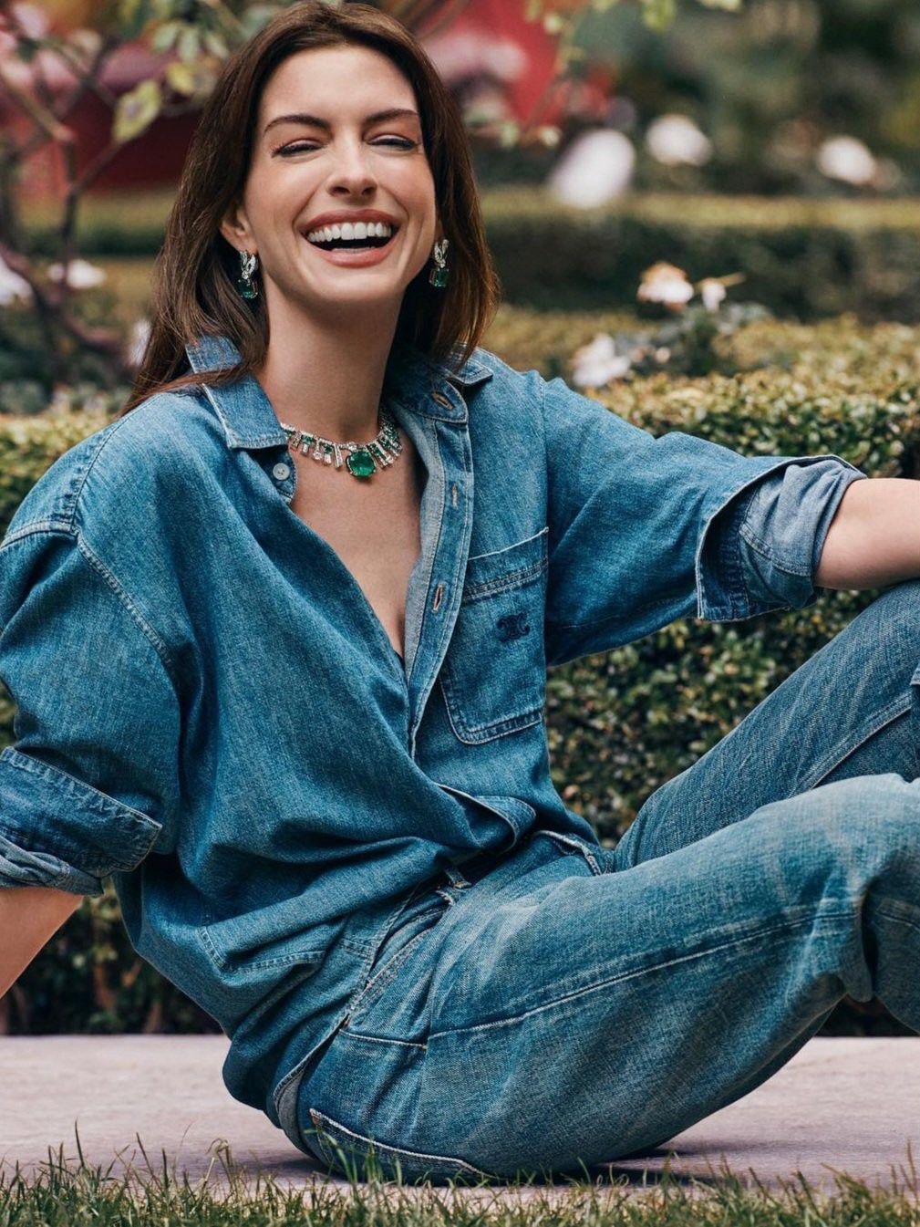 O Estilo Encantador de Anne Hathaway: Inspirações para Arrasar nos Looks!