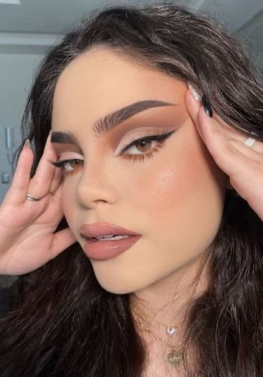 Realce a cor natural dos seus olhos com as cores certas de lápis