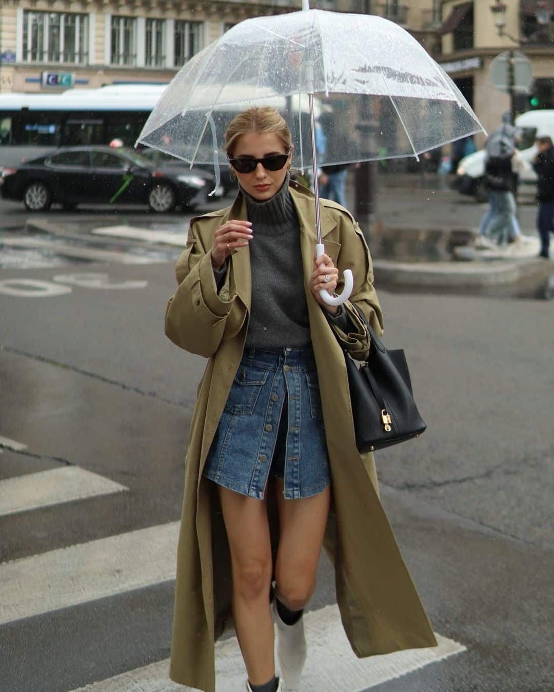 15 Looks para dias chuvosos: estilo sem perder a praticidade