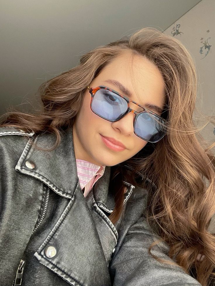 Óculos de lentes coloridas: o acessório do verão!